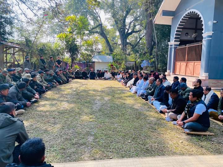 lanchenba_salm's tweet photo. Peace Talk Between Manipur MLAs, Ministers and
Arambai Tenggol to Bring Back Peace and Harmony again in Manipur, today at Kangla.

Decision made together to
Fight illegal immigrants and
it's Foreign Militants.

#IAmArambaiTenngol
#ManipurFightsBack
#Stand4Manipur
#ThisisOurStory https://t.co/E0RDkelTgA