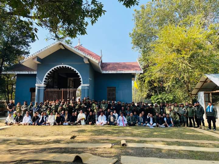 lanchenba_salm's tweet photo. Peace Talk Between Manipur MLAs, Ministers and
Arambai Tenggol to Bring Back Peace and Harmony again in Manipur, today at Kangla.

Decision made together to
Fight illegal immigrants and
it's Foreign Militants.

#IAmArambaiTenngol
#ManipurFightsBack
#Stand4Manipur
#ThisisOurStory https://t.co/E0RDkelTgA