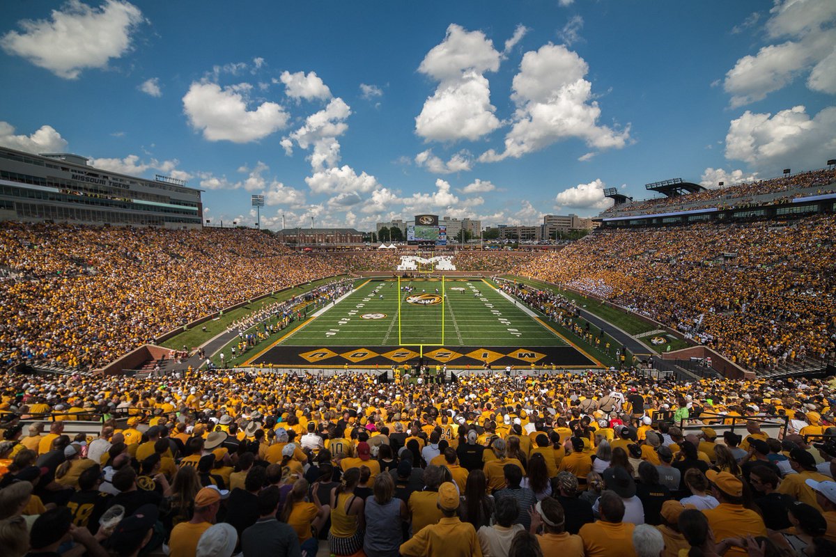 Thankful to be offered a full scholarship to @MizzouFootball #MIZ 🐯🏈 Appreciate you very much @CoachDrinkwitz @CoachJonesB @bbasil01 @KaneHardin_ @CoachxSalinas @JagFootball @CoachMacsOLine @BlueChipOL