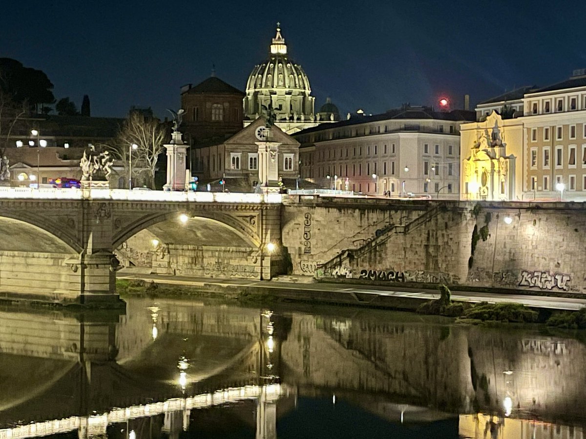 #Roma #Lazio #prati #castelsantangelo #reflection è il #cuppolone #sanpietro #photograph #angelo #iphone12