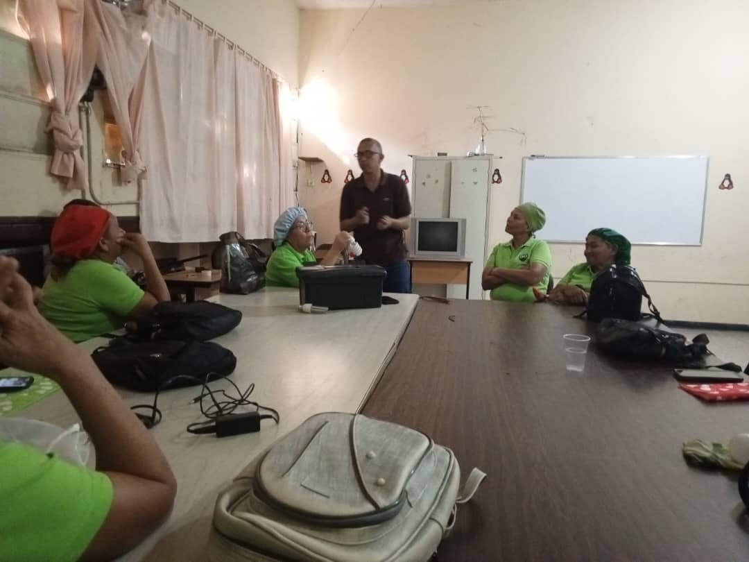 CronosOdiseo's tweet photo. #FUNDABIT Torres continúa con la Jornada de Formación en electrónica básica dirigida a las Cocineras de la Patria del Liceo Egidio Montesinos
#7Transformaciones2030 
@Fundabit_ @Fundabitlara01 @Mippcivzla @Mippcivzla @NicolasMaduro @VTVcanal8 
@_LaAvanzadora https://t.co/1uvlCJTJYV