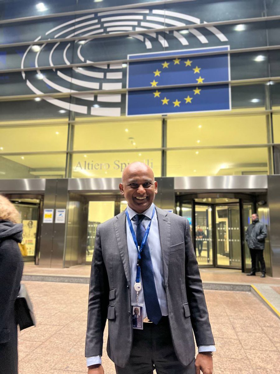 JulienGrignon's tweet photo. Félicitations cher @Guy_Lvt . Au parlement européen tu seras la voix de @Renaissance et @RenewEuropeFRA . En Commission des droits des femmes et de l'égalité des genres tu représenteras les valeurs chères à notre pays et au président @EmmanuelMacron . https://t.co/coZVjvTdGH