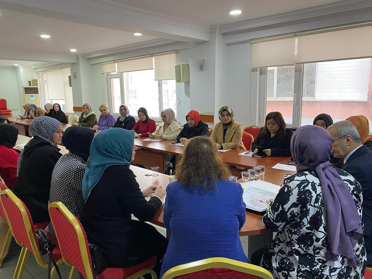 Yönetim Kurulu Toplantımızı Esenyurt Belediye Başkan Adayımız <a href="/hamit_oncu/">Hamit ÖNCÜ</a>’nün katılımlarıyla gerçekleştirdik.

İstanbulumuz ve Esenyurtumuzun ZAFER hikayesini AK Kadınlar Yazacak! 🌟💯

#HazırızKararlıyız
#YenidenEsenyurt
#Yenidenİstanbul
<a href="/murat_kurum/">Murat KURUM</a> 
<a href="/sari_songul/">Av. Songül Sarı Gündoğdu 🇹🇷</a> 
<a href="/osmannnurika/">Osman Nuri Kabaktepe</a>