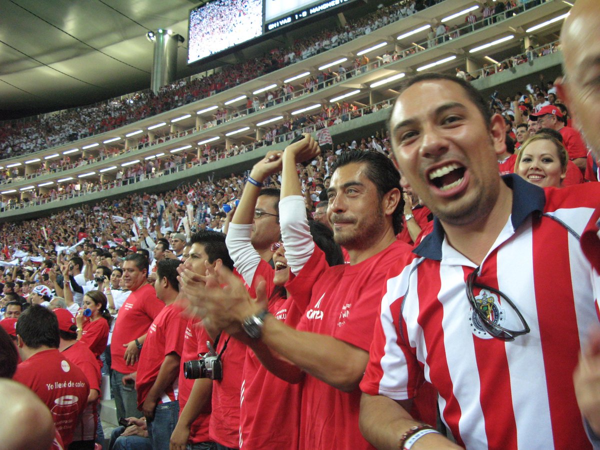 EstadioAKRON's tweet photo. ¡Ya me puse sentimental! 😭 

Muéstrenme sus fotos de cuando vinieron al partido inaugural, usen el #HO14CHICHARITO para poder verlas toditassss✨ https://t.co/bBUlGxxVqJ