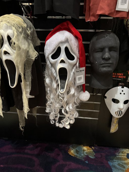 Yesterday I was at the Halloween Expo here in Vegas all day! Here&rsquo;s some fun Ghostface merch from Funworld<a href="/tag/lasvegas"class="tags"><span>#lasvegas</span></a><a href="/tag/scream"class="tags"><span>#scream</span></a><a href="/tag/ghostface"class="tags"><span>#ghostface</span></a><a href="/tag/nightmaretoys"class="tags"><span>#nightmaretoys</span></a><a href="/tag/halloweenexpo"class="tags"><span>#halloweenexpo</span></a>