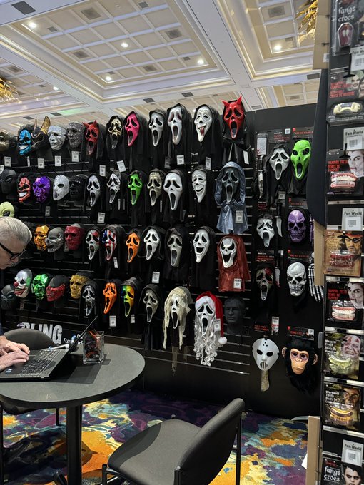 Yesterday I was at the Halloween Expo here in Vegas all day! Here&rsquo;s some fun Ghostface merch from Funworld<a href="/tag/lasvegas"class="tags"><span>#lasvegas</span></a><a href="/tag/scream"class="tags"><span>#scream</span></a><a href="/tag/ghostface"class="tags"><span>#ghostface</span></a><a href="/tag/nightmaretoys"class="tags"><span>#nightmaretoys</span></a><a href="/tag/halloweenexpo"class="tags"><span>#halloweenexpo</span></a>