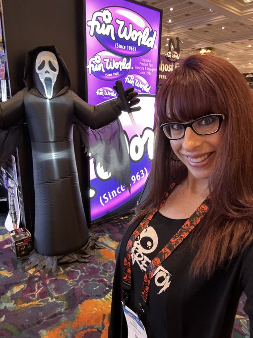 Yesterday I was at the Halloween Expo here in Vegas all day! Here&rsquo;s some fun Ghostface merch from Funworld<a href="/tag/lasvegas"class="tags"><span>#lasvegas</span></a><a href="/tag/scream"class="tags"><span>#scream</span></a><a href="/tag/ghostface"class="tags"><span>#ghostface</span></a><a href="/tag/nightmaretoys"class="tags"><span>#nightmaretoys</span></a><a href="/tag/halloweenexpo"class="tags"><span>#halloweenexpo</span></a>