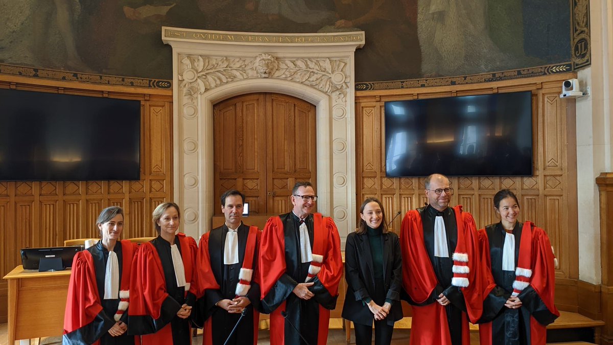 👏 <a href="/jo_kirkh/">Joanne Kirkham</a> a obtenu une mention spéciale au Prix de thèse de l’@AEGEStrategie et une mention d'<a href="/AssasUniversite/">Panthéon-Assas université</a> pour sa thèse « Les système d’armes létaux autonomes : une étude de droit international public » préparée sous la direction des Pr <a href="/julio_fz/">julian fernandez</a> et <a href="/OFrouville/">Olivier de Frouville</a>