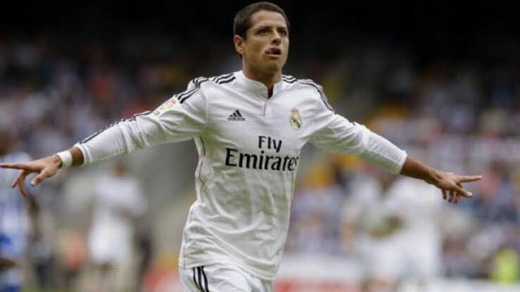 ChivaBorussen's tweet photo. Leyenda en @ManUtd_Es, ídolo en @bayer04_es  y respetado en @realmadrid.
No dimensiónamos todavía lo que hiciste. Increíble que haya quienes osen cuestionar tu inigualable y envidiable carrera. Perdónalos.

Que bueno verte de vuelta y que cumpliste tu promesa, no esperaba menos🤙🏼 https://t.co/u5XxoBzFl4