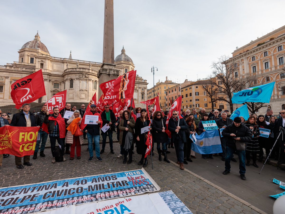 fpcgil_internaz's tweet image. En la plaza frente a la embajada argentina 🇦🇷 para apoyar la huelga general proclamada por la CGT, la CTA-T y la CTA-A contra las políticas ultraliberales del gobierno de Milei. ¡Su lucha es nuestra lucha!

#24EParoNacional