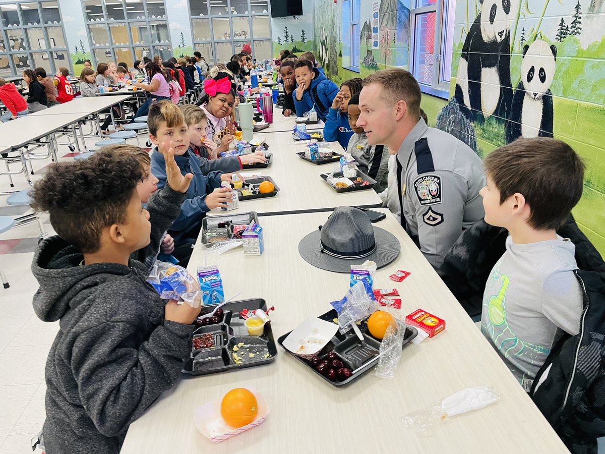 This young man looks like a trooper in the making! Thank you Belton Elementary for allowing me to visit with your students! 

#statetrooper #trooper #schp #scdps #lawenforcement #highwaypatrol #southcarolinahighwaypatrol #police #communityrelations