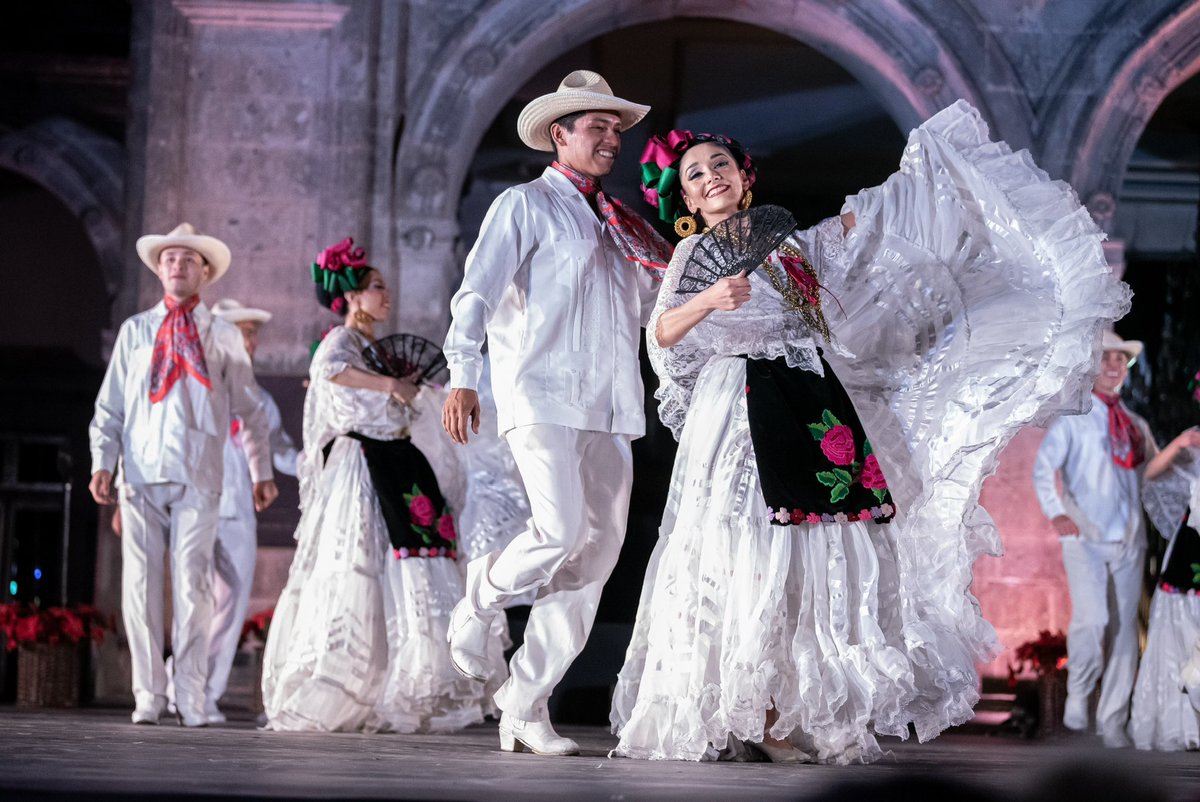 ¡Visítanos hoy en el <a href="/Museodehistoria/">Castillo de Chapultepec</a>, Castillo de Chapultepec y deléitate con la alegría y ritmo de la música veracruzana!

📷 <a href="/nazapf/">Naza PF</a> 

#veracruz #ballet #danza #foklore #mexico #cdmx #enero #balletfolklorico #cultura #arte #ladanzaregresaalcastillo