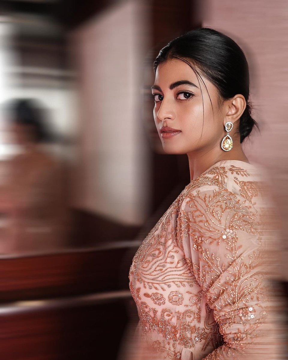 anandhikayaloff's tweet image. Just blur your negativity ❤️✨

#anandhi #kayalanandhi