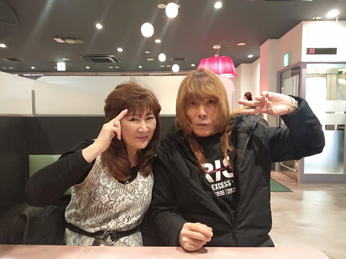 HMarinblue's tweet photo. 今日 仲良しのみわちゃんとサイゼリヤで夕ご飯してたら 柏で有名な『ライオン丸さん』と遭遇〜😉みわちゃんが元仕事仲間だったので 席まで来てくれてご挨拶したの。夜ふかしに取り上げられてTVに出たり 知る人ぞ知る柏の有名人なんですよ😆 #ライオン丸さん #Sayumin #スクールメイツ https://t.co/hOQU8Vwney