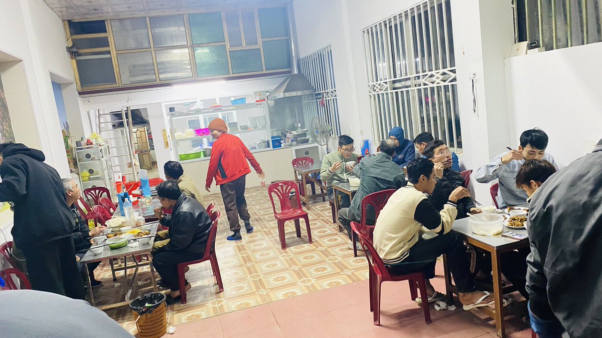 Lebahungth's tweet photo. Anh em nạp năng lượng để chuẩn bị cho một ngày mới, cảm ơn các chiến hữu thân yêu, mai chúng ta cố gắng đạt kế hoạch ngày nhé! https://t.co/KM5efuBTyj