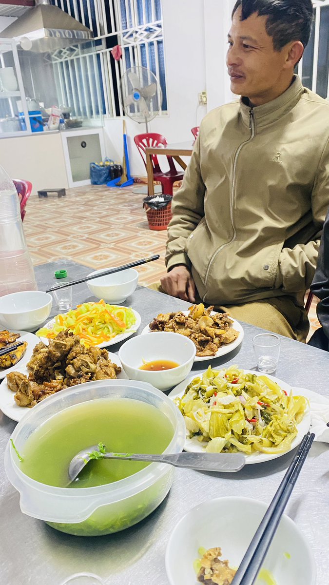 Lebahungth's tweet photo. Anh em nạp năng lượng để chuẩn bị cho một ngày mới, cảm ơn các chiến hữu thân yêu, mai chúng ta cố gắng đạt kế hoạch ngày nhé! https://t.co/KM5efuBTyj