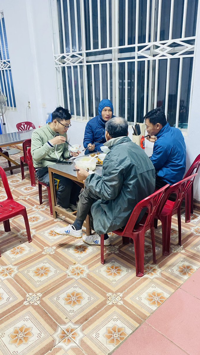 Lebahungth's tweet photo. Anh em nạp năng lượng để chuẩn bị cho một ngày mới, cảm ơn các chiến hữu thân yêu, mai chúng ta cố gắng đạt kế hoạch ngày nhé! https://t.co/KM5efuBTyj