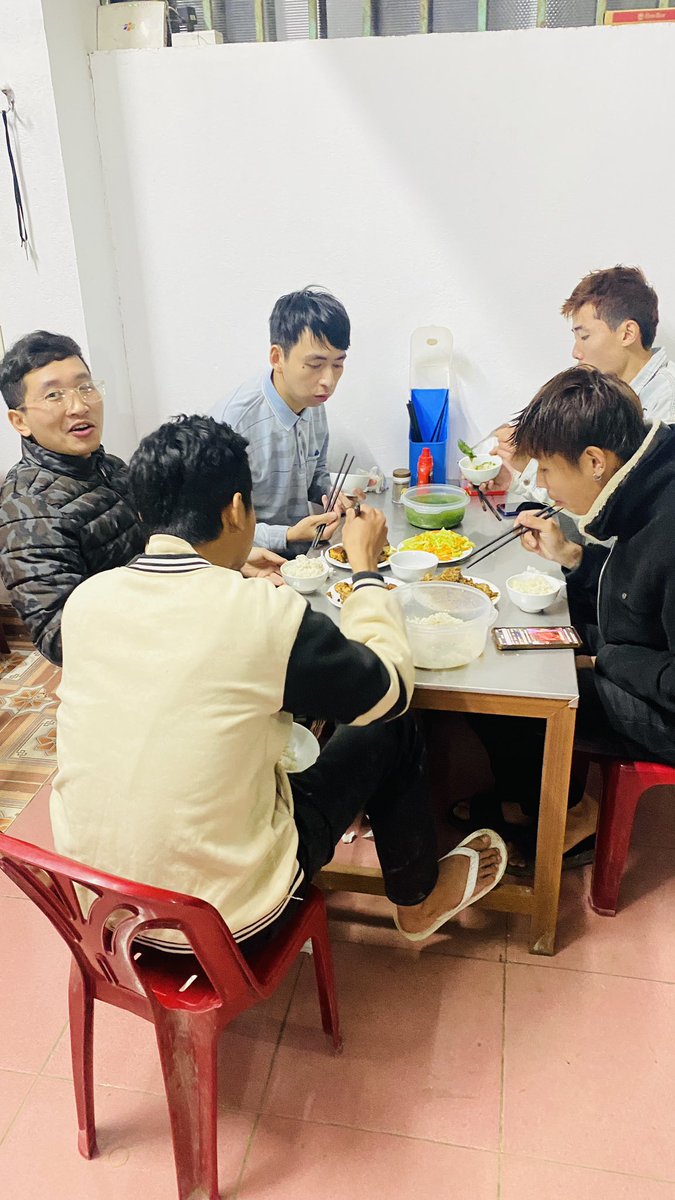 Lebahungth's tweet photo. Anh em nạp năng lượng để chuẩn bị cho một ngày mới, cảm ơn các chiến hữu thân yêu, mai chúng ta cố gắng đạt kế hoạch ngày nhé! https://t.co/KM5efuBTyj