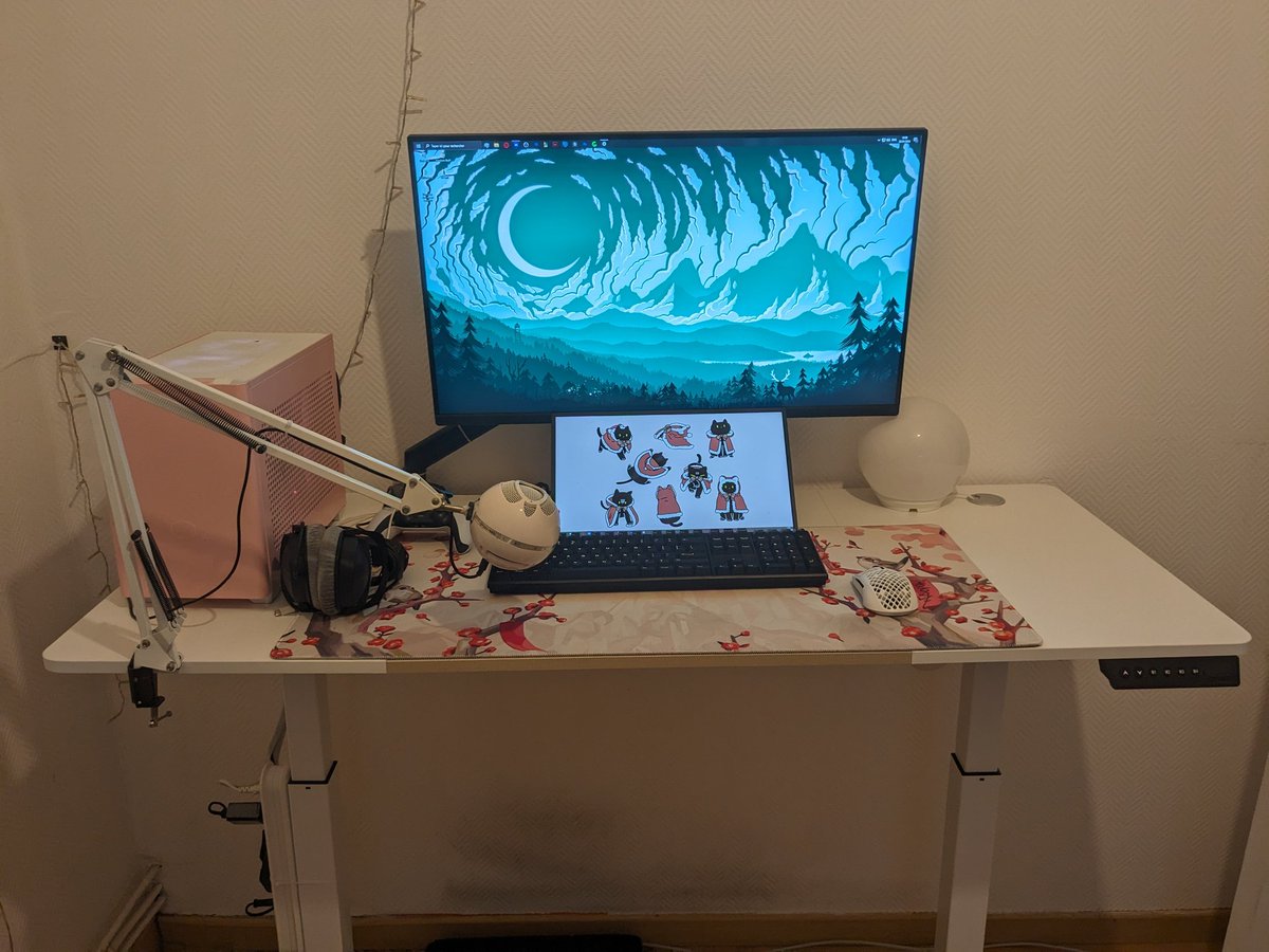 __Lunya__'s tweet photo. @TopAchat Bureau changé hier et recyclage de l'ancien en bureau de "bricolage" :) Un peu de peinture à refaire et ce sera ok ! 👌 https://t.co/dXzFrhyprQ