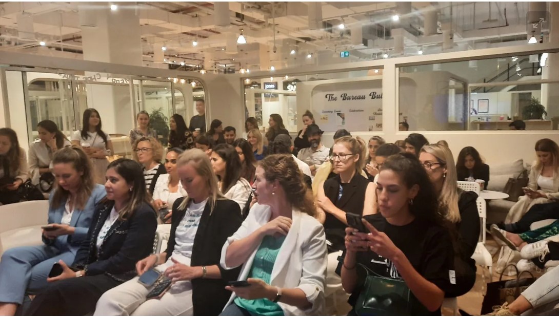 2022FemaleAngels tweet media