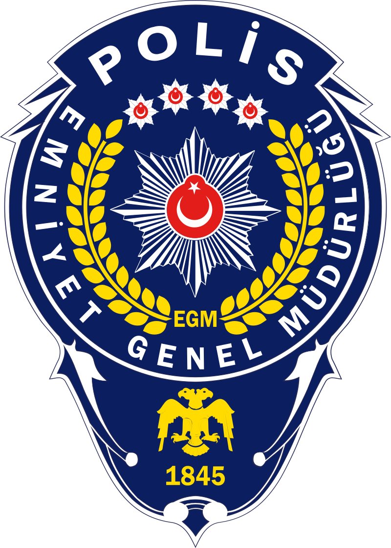 YalcinDoganVHP's tweet photo. Polis MEMUR değildir.

Memurun çalışma saatleri BELİRLİDİR.
GECE ÇALIŞMAZ. HAFTA SONU ÇALIŞMAZ.
Resmi tatil günleri ve dini bayramlarda çalışmaz. Senelik izinleri kadar EKSTRA izinler kullanmış olur.
Ayda 160 saat çalışır. Fazla çalıştığı zaman SAAT BAŞI FAZLA MESAİ ÜCRETİ alır.

👉 Peki POLİSLER 

ÇALIŞMA SAATLERİ belirsizdir.
Gece çalışır,hafta sonu çalışır, gece görevden çıkar eve gidip uyur tekrar ek göreve,maça,konsere gider çalışır,resmi tatil günleri ve dini bayramlarda çalışır.

Ve bir kuruş FAZLA MESAİ ÜCRETİ almaz.

Polisin bir de Mesleki riskleri gözönündedir. Görevini yerine getirirken Toplumun her kesimi ile karşı karşıya gelir. Zorunlu tayin derdi vardır. Evini taşır,kurulu düzenini değiştirir. Her bir tayinde cepten harcar.

✅Devletimiz POLİSİNE SAHİP ÇIKMALIDIR.
Polislerin REFAH DÜZEYLERİNİ artırmalıdır.
Polisler erken yaşta mesleğine olan aidiyetlerini kaybediyorlar. Erken yaşta sinir, stres, öfke kontrolü gibi sorunlar yaşıyorlar. Kalp krizleri, kalıcı sağlık sorunları yaşıyorlar.

#Polis