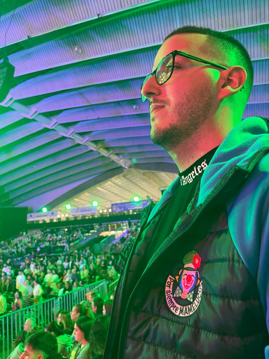 DanielPachii's tweet photo. En las buenas o en las malas
En el escenario o en las gradas
En tenerife o en Holanda 
Pero siempre ustedes

@MamelucosMurga https://t.co/oeTBHbs4TT
