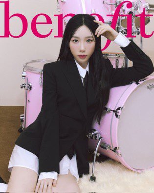 UpdateKGirl's tweet image. BELÍSSIMA!! Taeyeon do Girls' Generation linda em novas fotos para a Benefit Cosmetics Korea.
