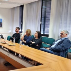 🎓 Bravo študentom @PedFakultetaUL! V RSF projektu smo prenovili spletno mesto OŠ Primoža Trubarja Velike Lašče. Zahvala gre ravnatelju, sodelavcem in našim študentom: Maruši, Pii, dvema Blažema, Tini in Mii pod mentorstvom dr. Žerovnik. #Inovacija #SodelovanjeŠolaUniverza