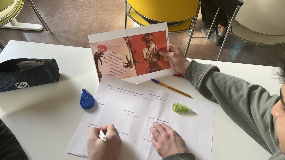 NoelleSedilot's tweet photo. Lycée L7M.A l’Inalco rencontre interlangue avec les élèves allophones du lycée Le Corbusier de Aubervilliers. Ecriture d’histoires en interlangue sur la création de personnages à partir de masques à découvrir au quai Branly aujourd’hui ! @DareicV @LV_Versailles @Inalco https://t.co/i5tNj8ly4Q