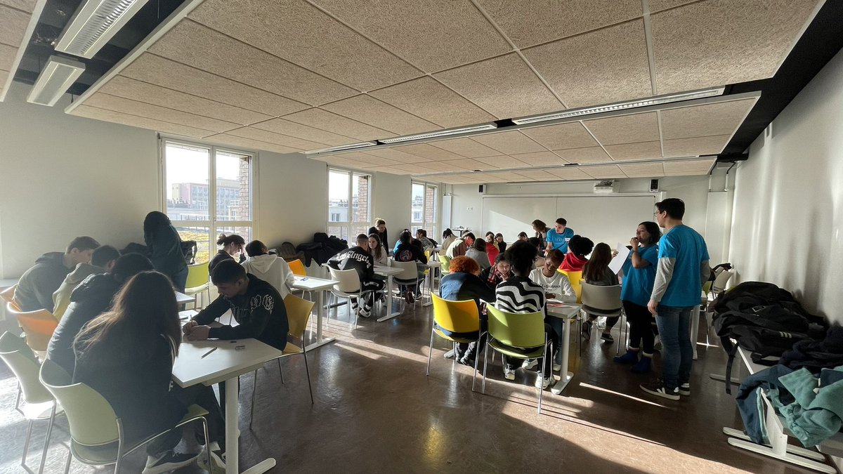 NoelleSedilot's tweet photo. Lycée L7M.A l’Inalco rencontre interlangue avec les élèves allophones du lycée Le Corbusier de Aubervilliers. Ecriture d’histoires en interlangue sur la création de personnages à partir de masques à découvrir au quai Branly aujourd’hui ! @DareicV @LV_Versailles @Inalco https://t.co/i5tNj8ly4Q