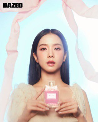 UpdateKGirl's tweet photo. MOTHER!! JISOO do BLACKKINK em novas fotos par a DAZED KOREA. https://t.co/kOL6UTzA81