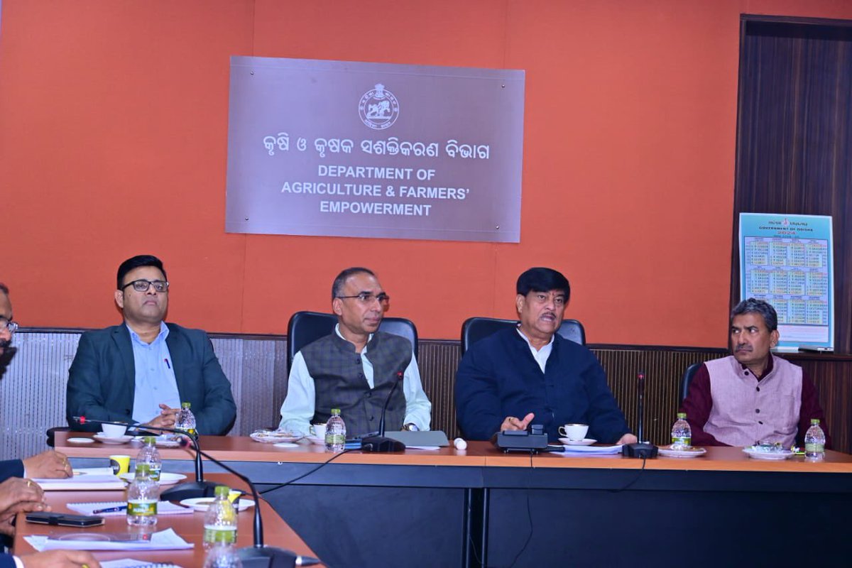 farddepartment's tweet photo. A strategic preparatory meeting for Matsya O Pranee Samavesh Odisha (#MOPSO) unfolded under the chairmanship of Hon'ble Minister, A& FE, F& ARD, Shri @rajaaswain, Principal Secy. F& ARD, and Directors of AHVS and Fisheries spearheaded discussions,
(1/2) https://t.co/YjVoTVGTq4