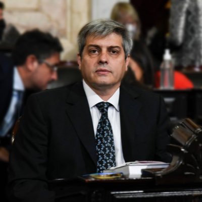 Her_dsok's tweet photo. TRAIDORES A LA PATRIA

 El gobernador de la provincia Tucuman, Osvaldo Jaldo, a través de su diputado Agustín Fernández garantizaron que salga el dictamen de la ley ómnibus. https://t.co/ZCywOQasTk