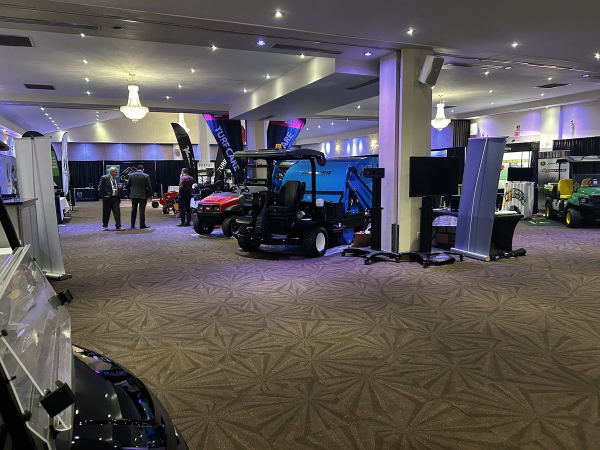 ottvalleyturf's tweet photo. DAY 2 at the #OVTAConference is off to a great start. The tradeshow floor is getting ready. @Aquatrols sponsored a great breakfast. Dr. Richard Hurley is on stage for his first talk. And of course, a big thank you to our day 2 sponsors! #ottvalleyturf https://t.co/6O2rhdyo5f