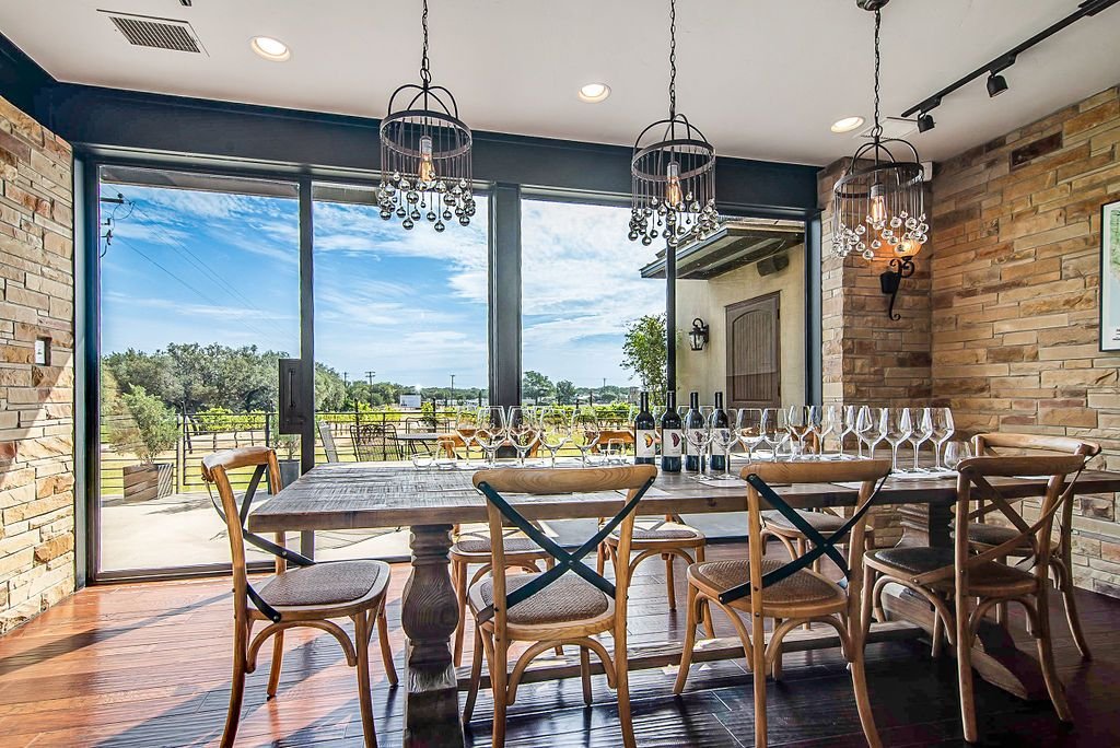 GrapecreekWine's tweet photo. Experience our Jenblossom Cellars bold Napa and Sonoma wines in a seated tasting hosted in our private tasting rooms at Grape Creek. These ultra-premium Cabernets and Pinot Noir are sourced from our growers in Napa Valley and crafted in our cellar here in Texas. Reserve today at https://t.co/MtZEnXaSrI
