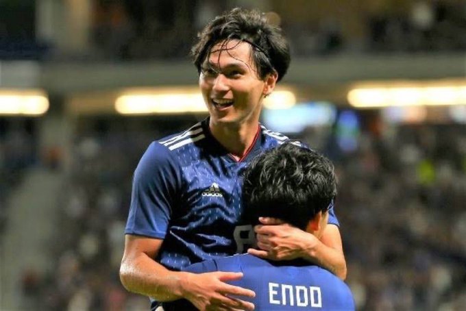 Samlock83316059's tweet photo. Wataru Endo and Taki Minamino have now both been given yellow cards for Japan. 🇯🇵 https://t.co/UaACK6393H