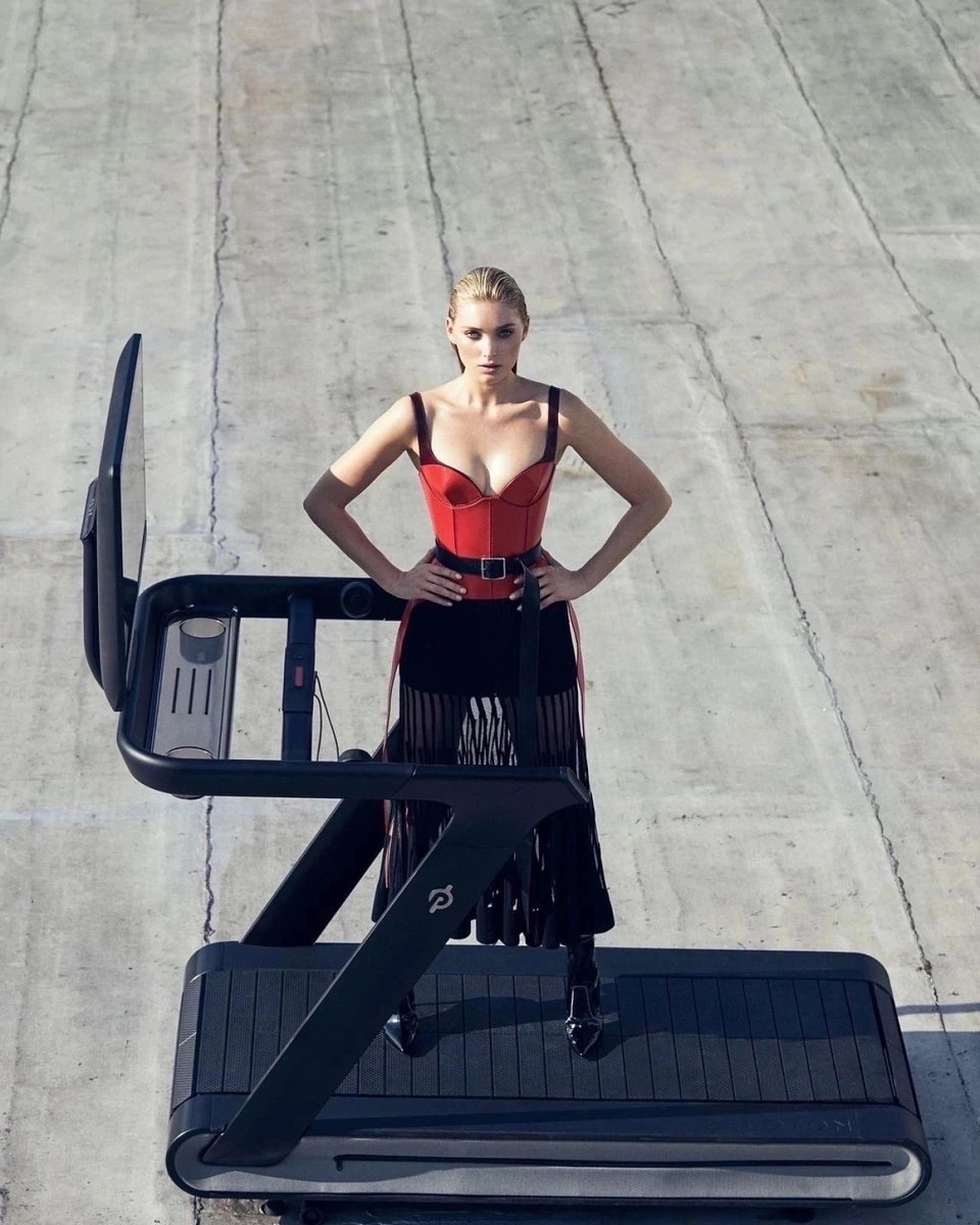 worlds_moda's tweet photo. #editorialsWM (1/2)

#ELLEUS,
September 2018.
By #ZoeyGrossman

#ElsaHosk https://t.co/5t21fMfOHA