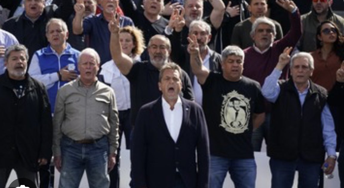 eugetale's tweet photo. La mafiosa oligarquía sindical ni a dos meses de Gobierno y luego de 4 años de silenciosa complicidad con el desastre que hizo el Gobierno de Alberto Fernández-Cristina Kirchner y Sergio Massa PARAN UN PAIS. 

Sindicalistas millonarios. Trabajadores pobres. https://t.co/xDj1iGM4zy