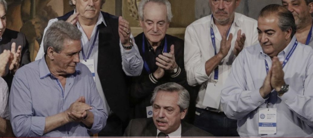 eugetale's tweet photo. La mafiosa oligarquía sindical ni a dos meses de Gobierno y luego de 4 años de silenciosa complicidad con el desastre que hizo el Gobierno de Alberto Fernández-Cristina Kirchner y Sergio Massa PARAN UN PAIS. 

Sindicalistas millonarios. Trabajadores pobres. https://t.co/xDj1iGM4zy