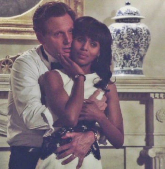 kisses4bey's tweet image. Idc I need to to see if this hand placement was in the script.