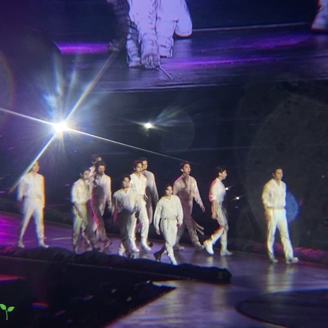 hoshten10's tweet photo. my best shot for ot11.📸✨ hoping for ot13 soon.🙏🏼 #SVT #SEVETEEN #Carat #FollowToBulacan https://t.co/59vEtxX5jy