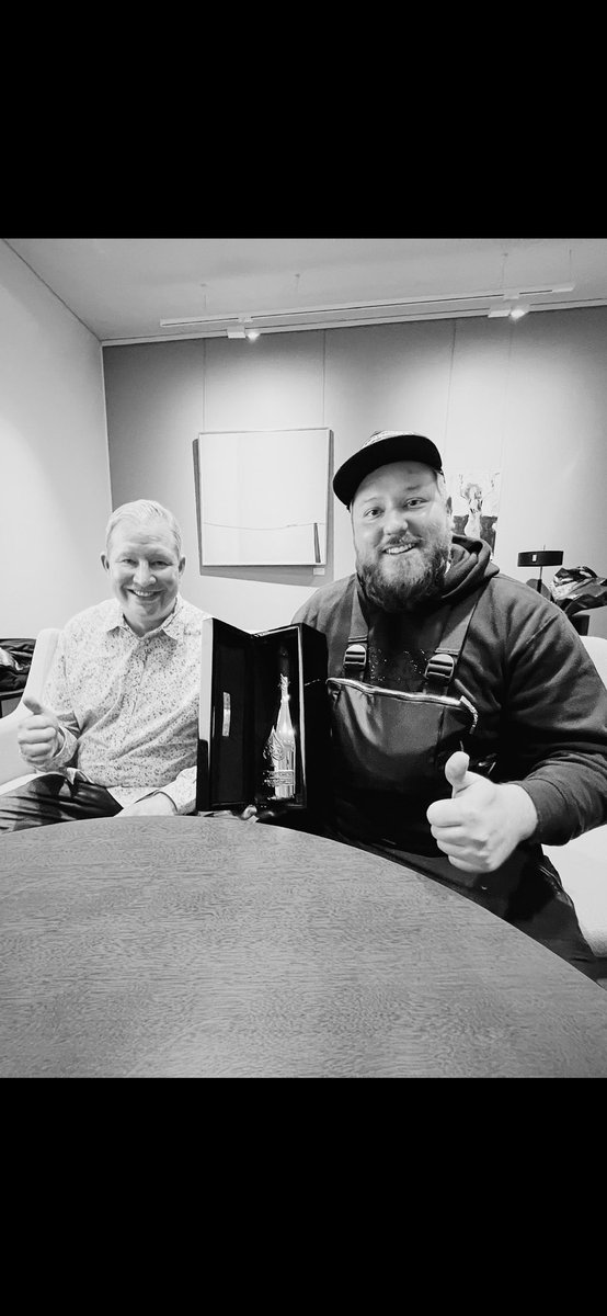 RIP Pekka Mattila. 💔🕊️

Pekka oli poikkeuksellinen taiteen, kulttuurin ja talouden renesanssimies. 

Kuva viimeiseksi jääneestä kohtaamisestamme, jolloin Pekka esitteli AaltoEEllä osan upeasta taidekokoelmastaan ja keskustelimme nykytaiteen &amp; populaarikulttuurin tulevaisuudesta.