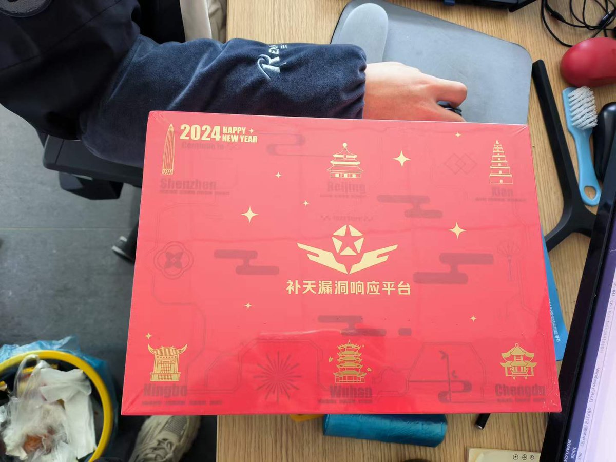 Loneliness is when you feel sad and want to cry, but you have to hold  back the tears by yourself because no one is there to care. Nonetheless,  I want to thank BuTian platform for being there for me, and for the thoughtful  gift.😭😭😭