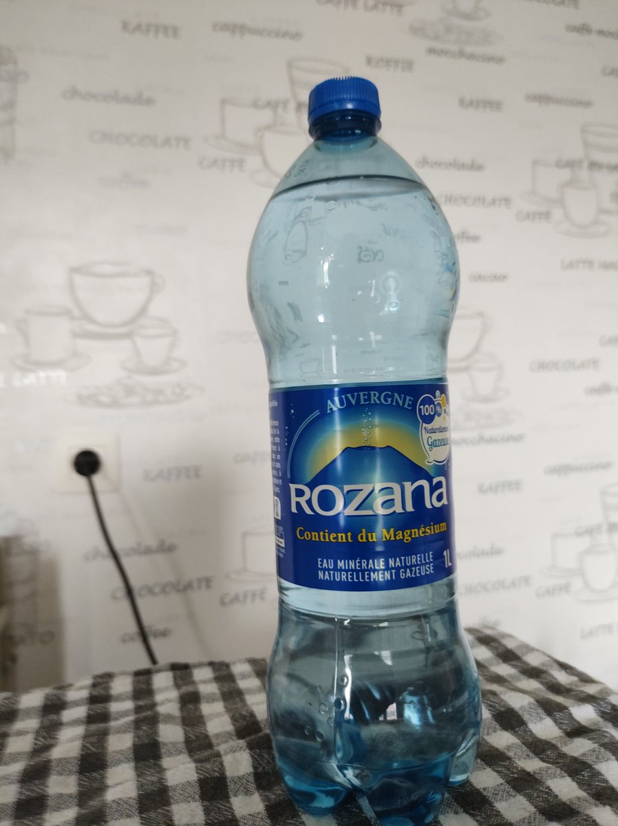 postbus88's tweet image. Just drove 100 Km / 60 Miles to get me some water...
Bought 3 crates of #Rozana 
It claims to have the highest #magnesium content of "all" (French) mineral waters.
First impression: mildly carbonated, quite "dry" aftertaste, very lightly salty. 

fr.m.wikipedia.org/wiki/Rozana