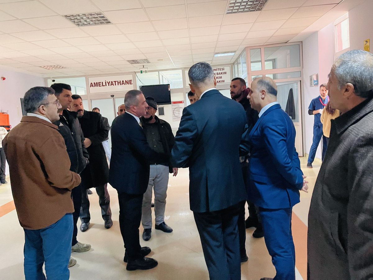 KayaZeydin's tweet photo. 📍Hakkari

✅ Hakkari Devlet Hastanesi 

”Hasta ziyareti; dinimizin tavsiyesi, sevaba nail olmamıza vesile bir sünnettir.”

🔹 Hakkari Devlet Hastanesi'nde sünnet olan kirveliğini yaptığımız Eymen Ayaz yeğenimi ve kıymetli ailesini ziyaret ettik. 
Rabbim; ailesine, milletimize hayırlı bir evlat eylesin. 

🔹 Hastanede tedavi gören hastalarımızı ziyaret ettik. 
Geçmiş olsun dileklerimizi ilettik.
Hayır dualarını aldık.

Eymen Ayaz evladımıza uzun ve hayırlı ömürler niyaz ederim. 

Şifa bekleyen tüm hastalarımıza Rabbim’den acil şifalar diliyorum. 🤲 

@Akparti 
@RTErdogan