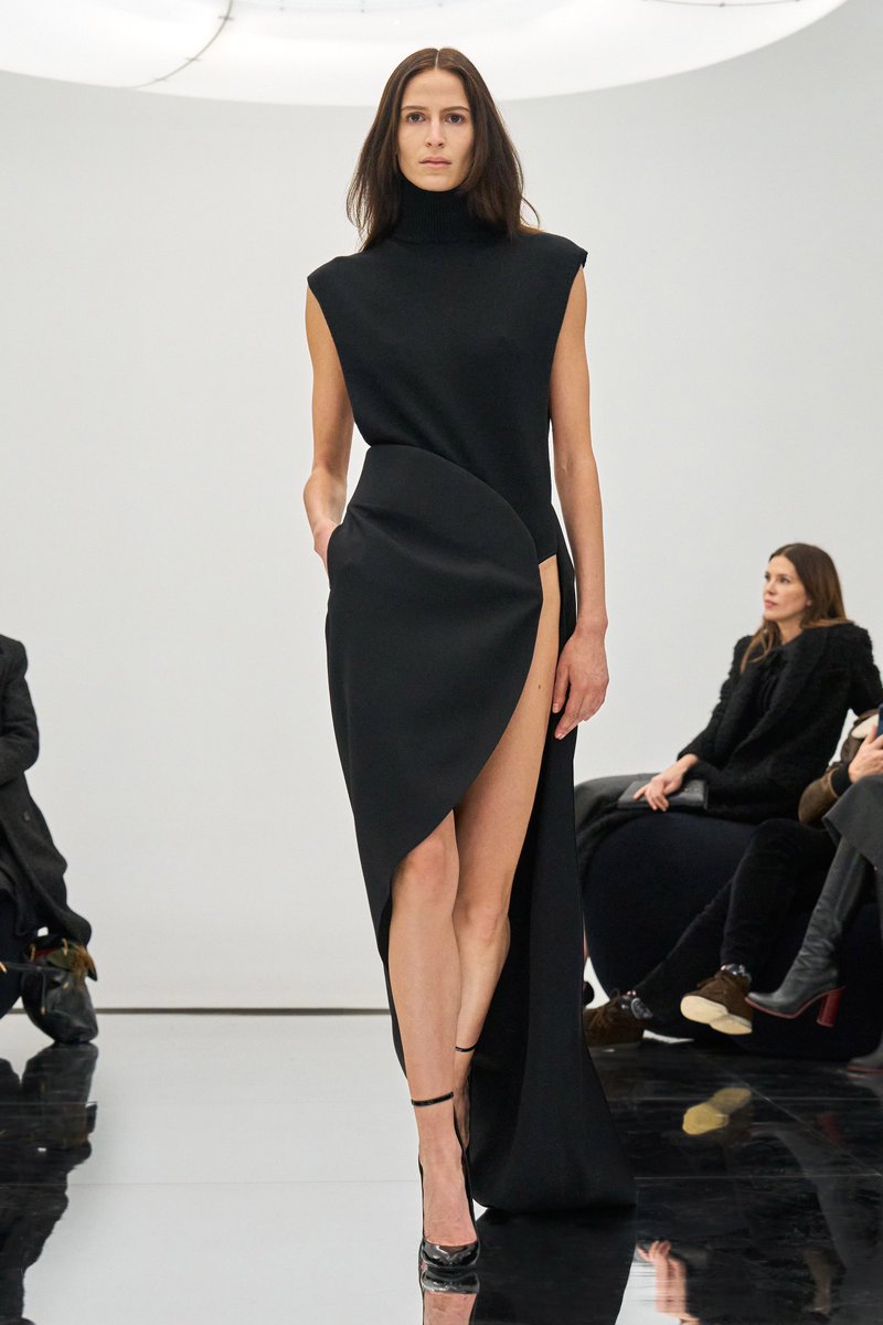 CoutureIsBeyond's tweet photo. Alaïa Fall 2024 https://t.co/ixEDEkYMHK