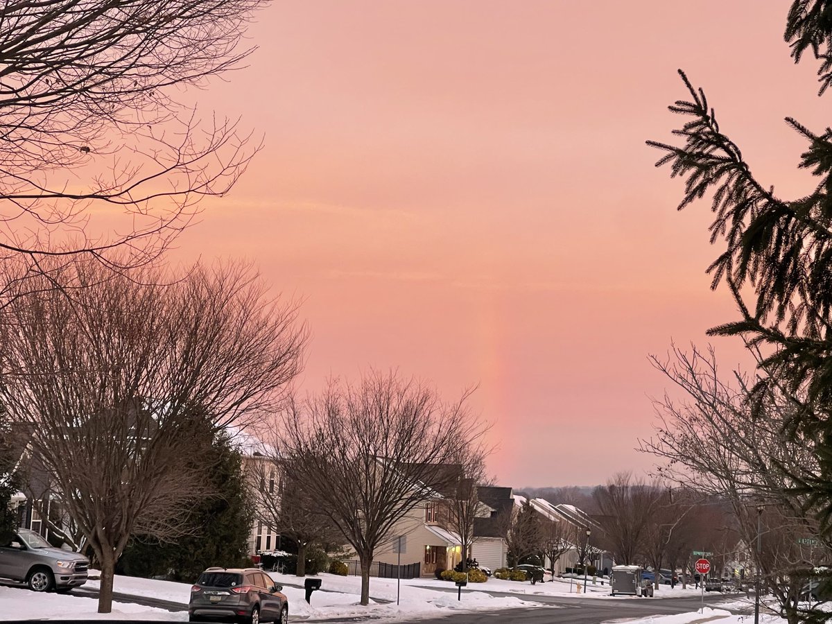 ⁦@TWCAlexWilson⁩ morning in Macungie with an unusual rainbow?