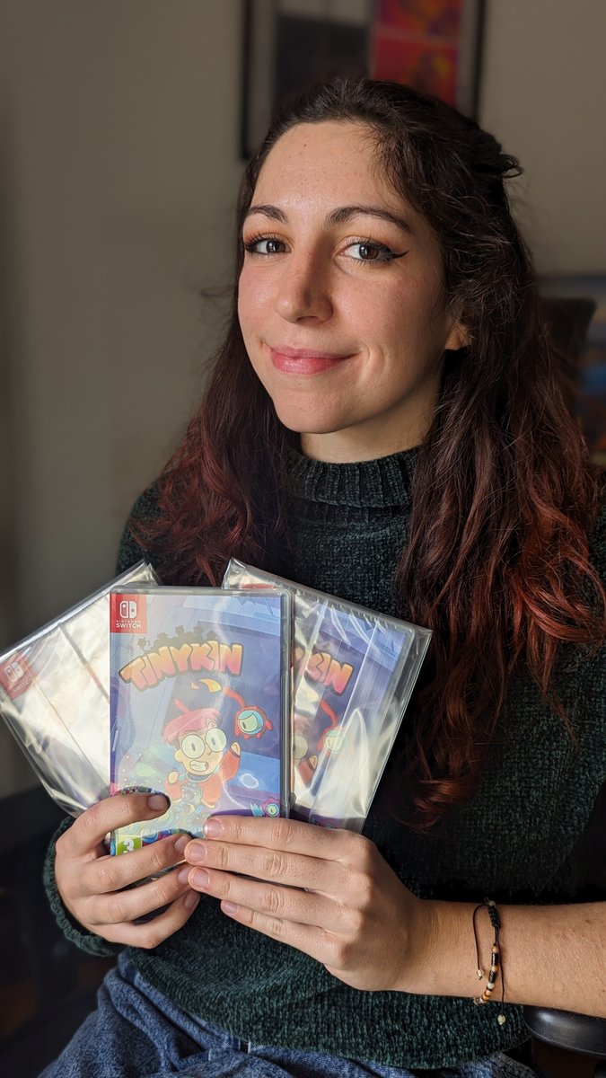 MMoinelle's tweet photo. We've finally received the Tinykin  physical edition! This is the very first game I've worked on that I can hold in my hands, and I'm super proud of it! 🥰

(On top of that, I got a Milo shinny in the trading cards!⭐️)

#indiegame @SplashteamDevs https://t.co/LbDc5jwlbN