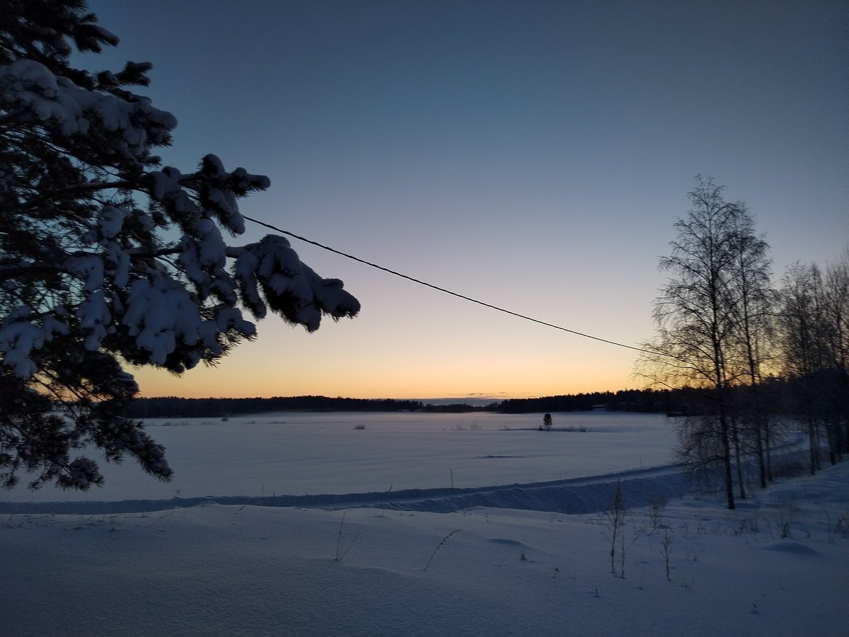 ElinaSZ's tweet photo. Mitä toivon #sosiaalityöntekijä nä? Kohtuullista asiakasmäärää ja työkuormaa, asianmukaista + ajantasaista työn vaativuuden arviointia ja sen mukaista, tasapuolista + reilua palkkausta. Tervettä työtilaa, työrauhaa ja sopivasti työparityötä, asiakaskohtaamisia byrokratian lomaan. https://t.co/DUGlA1ChEW