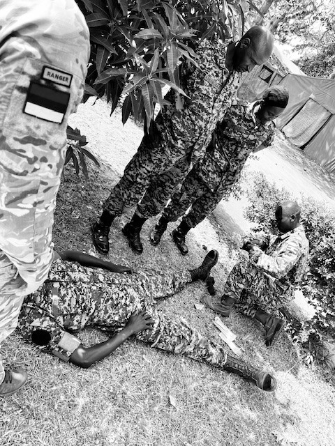 BPST_A's tweet image. 2/2 The last phase of this  🇬🇧 BPST(A) supported training to the #Uganda People’s Defence Force (🇺🇬 UPDF) will see those trained deliver two Team Medic courses to two additional teams of 1️⃣3️⃣ soldiers per team.

#StrongerTogether #UKCSSF